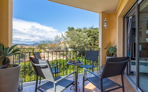 Le Clos Sainte Anne: Zone Résidentielle, Arbuste, Maison, Jardin, Domicile, Lot Terre, Toit, Ombre, Pelouse