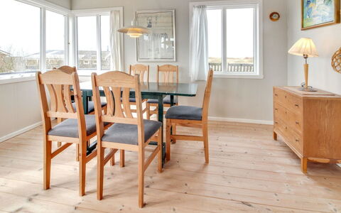 Sohvi - 450M from the Sea: Chalet, Domicile, Maison, Toit, Porche, Biens, Siding, Batiments Jardin, Ferme, Cour