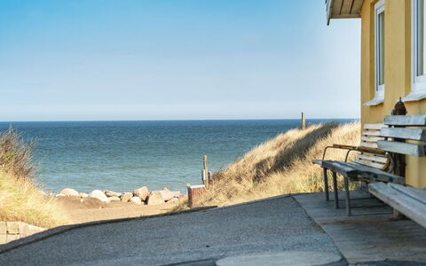 Alvilde - 100M from the Sea: Meubles, Design Intérieur, Sol, Bois, Sol, Plafond, Parquet, Chaise, Table, Éclairage