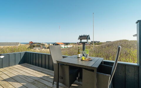 Alvilde - 100M from the Sea: Meubles, Design Intérieur, Sol, Bois, Sol, Plafond, Parquet, Chaise, Table, Éclairage
