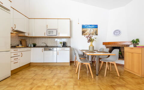 Salvagina 6A: Comptoir, Cabinetry, Propriété, Meubles, Évier, Bois, Table, Plante D'Appartement, Design Intérieur, Cuisine