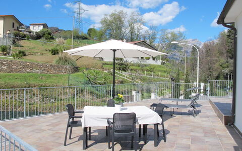 Casa di Giò: Plante, Nuage, Ciel, Meubles, Propriété, Table, Bâtiment, Parapluie, Ombre, Mobilier De Jardin