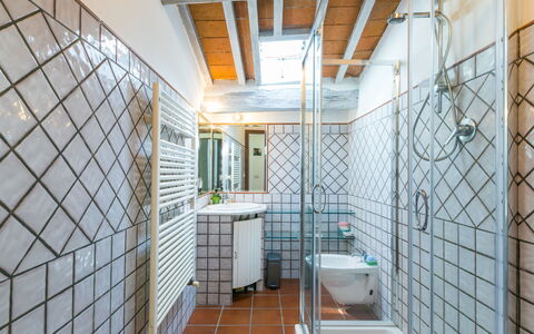 Casa Campau: Propriété, Salle De Bains, Luminaire Plomberie, Sol, Composite, Évier, Baignoire, Sol, Plomberie