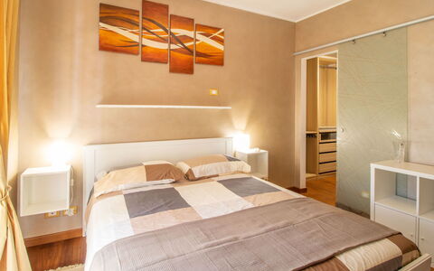 Venere: Bâtiment, Meubles, Propriété, Confort, Cabinetry, Bois, Cadre De Lit, Ombre, Design Intérieur, Lampe