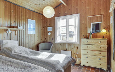 Solunka - 100M from the Sea: Chambre, Lit, Bois, Design Intérieur, Meubles, Drap De Lit, Plafond, Literie, Sol, Domicile