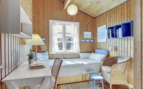 Solunka - 100M from the Sea: Meubles, Design Intérieur, Bois, Chambre, Sol, Sol, Domicile, Plafond, Lit, Pièce