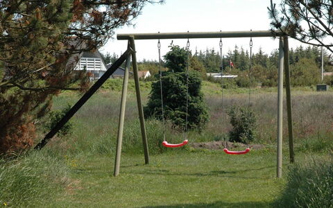 Nilda - 1Km from the Sea: Équipement Extérieur Play, Plaine, Balançoire, Terrain De Jeux, Parc, Pelouse