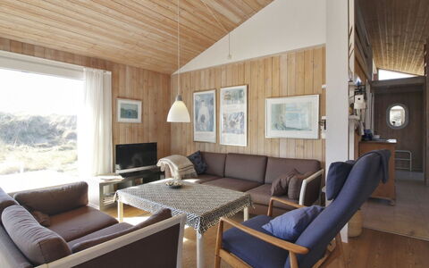 Thenna - 200M from the Sea: Maison, Domicile, Porte, Toit, Chalet, Biens, Jardin, Ombre, Siding, Cour