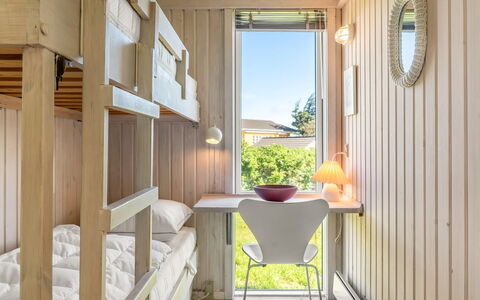 Sigrid - 400M from the Sea: Bois, Design Intérieur, Plafond, Sol, Tache De Bois, Chambre, Lit, Luminaire, Chaise, Dur