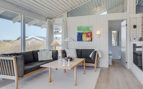Sigrid - 400M from the Sea: Sol, Design Intérieur, Bois, Sol, Escaliers, Plafond, Tache De Bois, Parquet, Dur, Balustrade