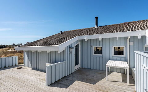 Sigrid - 400M from the Sea: Sol, Design Intérieur, Bois, Sol, Escaliers, Plafond, Tache De Bois, Parquet, Dur, Balustrade