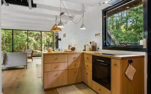 Olaf - 1.4Km from the Sea: Bois, Comptoir, Cuisine, Luminaire Plomberie, Évier, Cabinetry, Robinet, Plafond, Tache De Bois, Dur