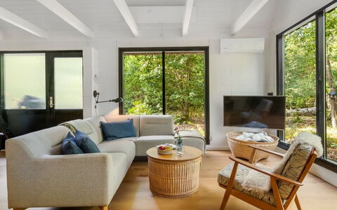 Olaf - 1.4Km from the Sea: Bois, Meubles, Design Intérieur, Canapé, Sol, Salon, Sol, Domicile, Plafond