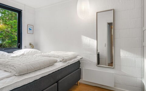 Olaf - 1.4Km from the Sea: Sol, Design Intérieur, Sol, Plafond, Chambre, Pièce, Literie, Lit, Drap De Lit, Cadre De Lit