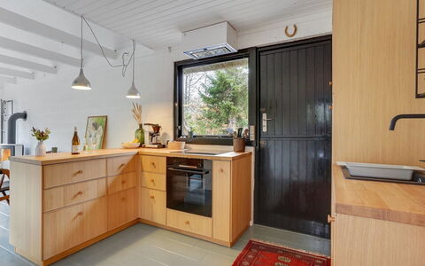 Olaf - 1.4Km from the Sea: Cuisine, Comptoir, Bois, Appareil De Cuisine, Cabinetry, Design Intérieur, Meubles, Luminaire Plomberie, Sol, Évier