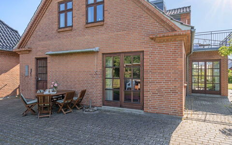 Iarund - 500M to the Fjord: Meubles, Design Intérieur, Sol, Bois, Sol, Plafond, Parquet, Chaise, Table, Éclairage