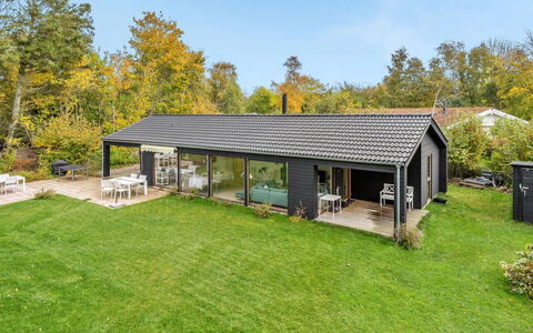 Aino - 1Km from the Sea: Meubles, Design Intérieur, Sol, Bois, Sol, Plafond, Parquet, Chaise, Table, Éclairage