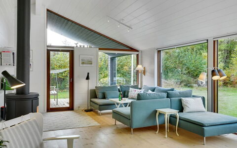 Aino - 1Km from the Sea: Meubles, Design Intérieur, Sol, Bois, Sol, Plafond, Parquet, Chaise, Table, Éclairage