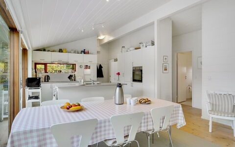 Aino - 1Km from the Sea: Meubles, Design Intérieur, Sol, Bois, Sol, Plafond, Parquet, Chaise, Table, Éclairage
