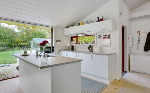 Aino - 1Km from the Sea: Meubles, Design Intérieur, Sol, Bois, Sol, Plafond, Parquet, Chaise, Table, Éclairage