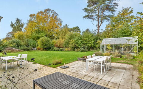 Aino - 1Km from the Sea: Meubles, Design Intérieur, Sol, Bois, Sol, Plafond, Parquet, Chaise, Table, Éclairage