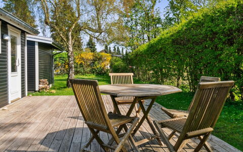 Bassi - 650M from the Sea: Maison, Domicile, Toit, Chalet, Biens, Aménagement Paysager, Batiments Jardin, Siding, Ferme