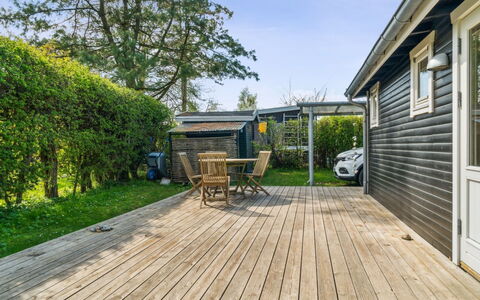 Bassi - 650M from the Sea: Maison, Domicile, Toit, Chalet, Biens, Aménagement Paysager, Batiments Jardin, Siding, Ferme