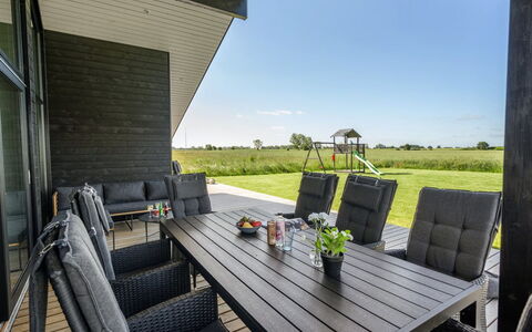 Thalie - 400M from the Sea: Bleu, Arbuste, Chalet, Couverture De Sol, Jardin, Biens, Ombre, Aménagement Paysager, Ferme, Eco Hôtel