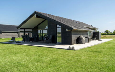 Thalie - 400M from the Sea: Bleu, Arbuste, Chalet, Couverture De Sol, Jardin, Biens, Ombre, Aménagement Paysager, Ferme, Eco Hôtel