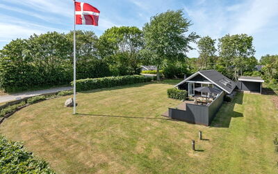 Herbert - 1Km from the Sea