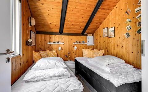 Agnesa - 1.5Km from the Sea: Chambre, Lit, Bois, Drap De Lit, Literie, Design Intérieur, Cadre De Lit, Sol, Plafond, Pièce