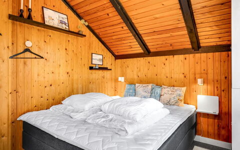 Agnesa - 1.5Km from the Sea: Chambre, Lit, Bois, Drap De Lit, Literie, Cadre De Lit, Design Intérieur, Sol, Plafond, Linge