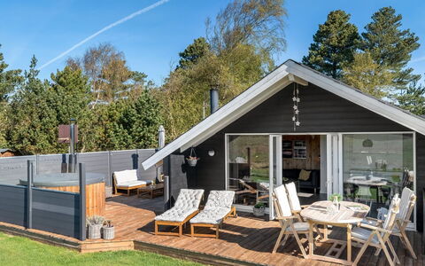 Agnesa - 1.5Km from the Sea: Bois, Domicile, Meubles, Chalet, Mobilier De Jardin, Chaise, Plate-Forme, Dur, Patio, Porche