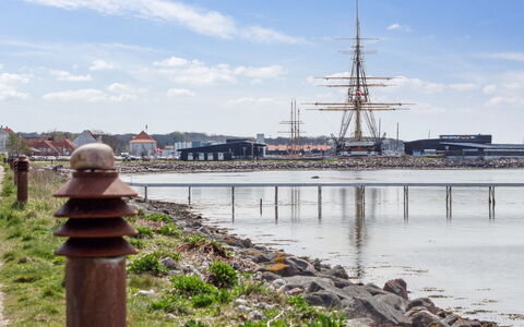 Monia - 20M from the Sea: Architecture, Toit, Domicile, Composite, Daylighting, Siding, Allée