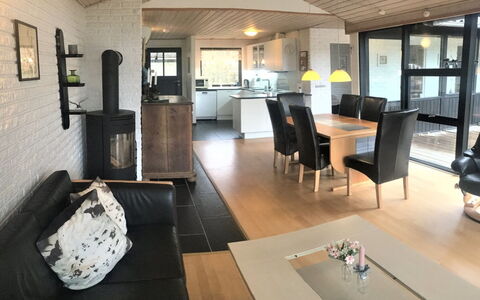 Wilmer - 40Km from the Sea: Toit, Domicile, Porte, Chalet, Ombre, Siding, Cour, Biens, Arrière-Cour