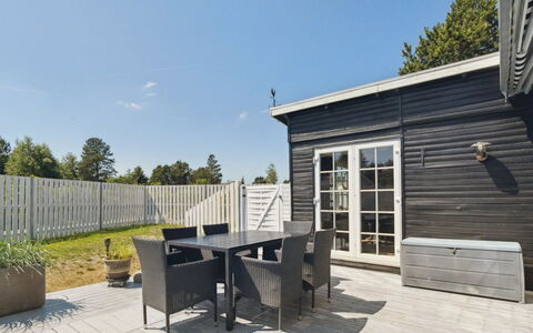 Haidi - 300M from the Sea: Meubles, Design Intérieur, Sol, Bois, Sol, Plafond, Parquet, Chaise, Table, Éclairage