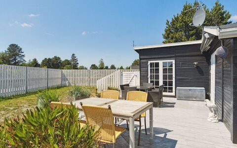 Haidi - 300M from the Sea: Meubles, Design Intérieur, Sol, Bois, Sol, Plafond, Parquet, Chaise, Table, Éclairage