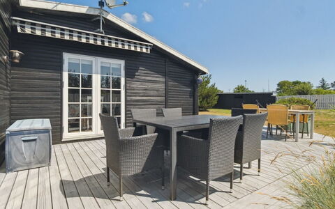 Haidi - 300M from the Sea: Meubles, Design Intérieur, Sol, Bois, Sol, Plafond, Parquet, Chaise, Table, Éclairage