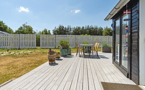 Haidi - 300M from the Sea: Meubles, Design Intérieur, Sol, Bois, Sol, Plafond, Parquet, Chaise, Table, Éclairage