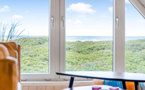 Rauli - 50M from the Sea: Meubles, Design Intérieur, Sol, Mer, Verre, Océan, Chaise, Daylighting, Table Basse, Eco Hôtel