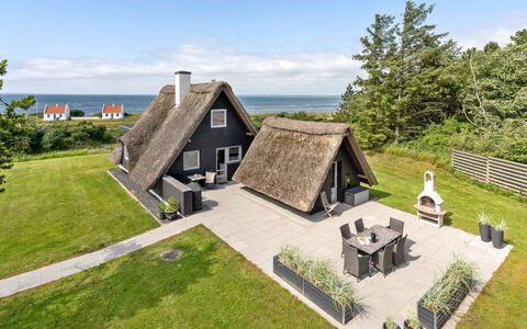 Aranja - 300M to the Fjord: Maison, Toit, Domicile, Chalet, Arbuste, Couverture De Sol, Biens, Ferme, Siding, Batiments Jardin