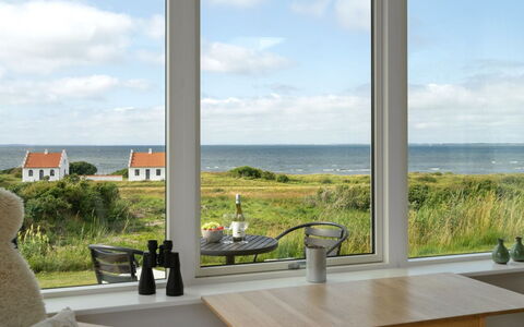 Aranja - 300M to the Fjord: Maison, Toit, Domicile, Chalet, Arbuste, Couverture De Sol, Biens, Ferme, Siding, Batiments Jardin
