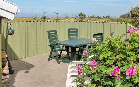 Annick - 300M from the Sea: Bleu, Arbuste, Chalet, Couverture De Sol, Jardin, Biens, Ombre, Aménagement Paysager, Ferme, Eco Hôtel