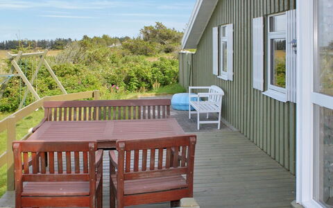 Annick - 300M from the Sea: Bleu, Arbuste, Chalet, Couverture De Sol, Jardin, Biens, Ombre, Aménagement Paysager, Ferme, Eco Hôtel