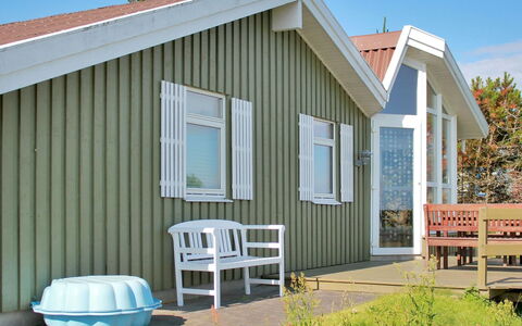 Annick - 300M from the Sea: Bleu, Arbuste, Chalet, Couverture De Sol, Jardin, Biens, Ombre, Aménagement Paysager, Ferme, Eco Hôtel