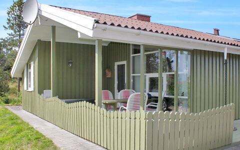 Annick - 300M from the Sea: Bleu, Arbuste, Chalet, Couverture De Sol, Jardin, Biens, Ombre, Aménagement Paysager, Ferme, Eco Hôtel