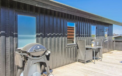 Frederik - 250M from the Sea: Meubles, Design Intérieur, Sol, Bois, Sol, Plafond, Parquet, Chaise, Table, Éclairage