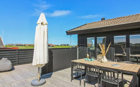 Frederik - 250M from the Sea: Meubles, Design Intérieur, Sol, Bois, Sol, Plafond, Parquet, Chaise, Table, Éclairage