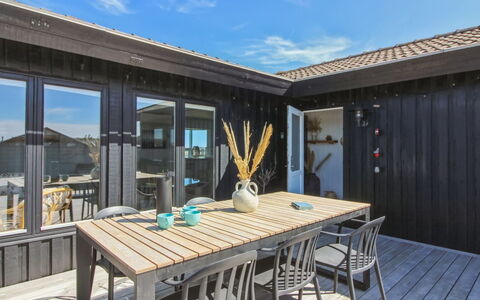 Frederik - 250M from the Sea: Meubles, Design Intérieur, Sol, Bois, Sol, Plafond, Parquet, Chaise, Table, Éclairage