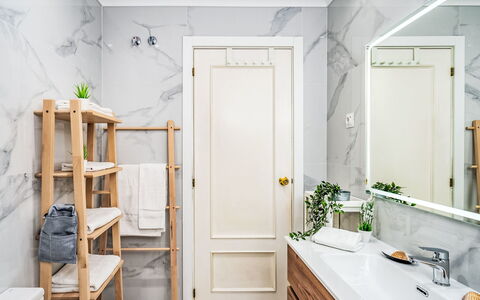 Loma del Colegial: Sol, Design Intérieur, Sol, Luminaire Plomberie, Éclairage, Salle De Bains, Plomberie, Armoire De Toilette, Domicile, Tuile